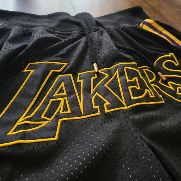 Los Angeles Lakers - Picture 2 of 5